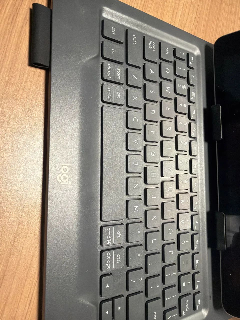 Ipad9 com teclado Loggi  - Foto 3