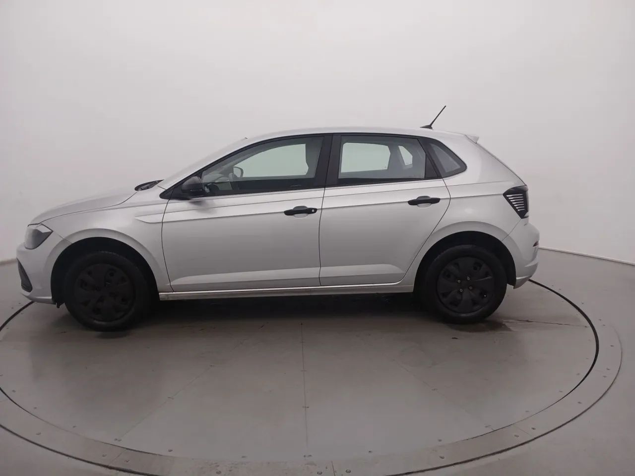 Volkswagen Polo Track 1.0 Flex 12V 5p, foto 2 de 18