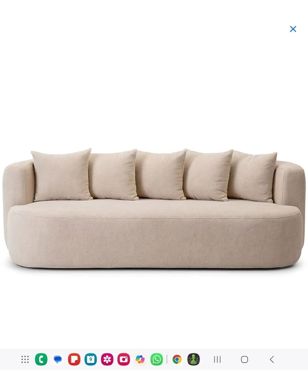 Sofá 3 lugares. Comprado na bemol recente. Com nota fiscal.  Bege com almofadas - Foto 2