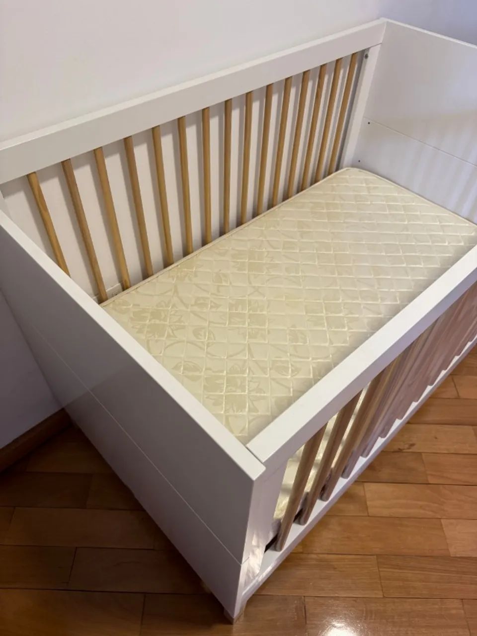 Berço Cozy - Branco Com Carvalho Malva (berço que vira mini cama) - Foto 5