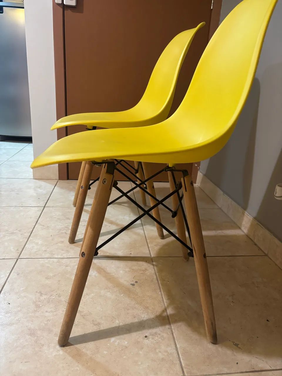     2 Cadeiras Eiffel Charles Eames Amarelas - Ótimo Estado