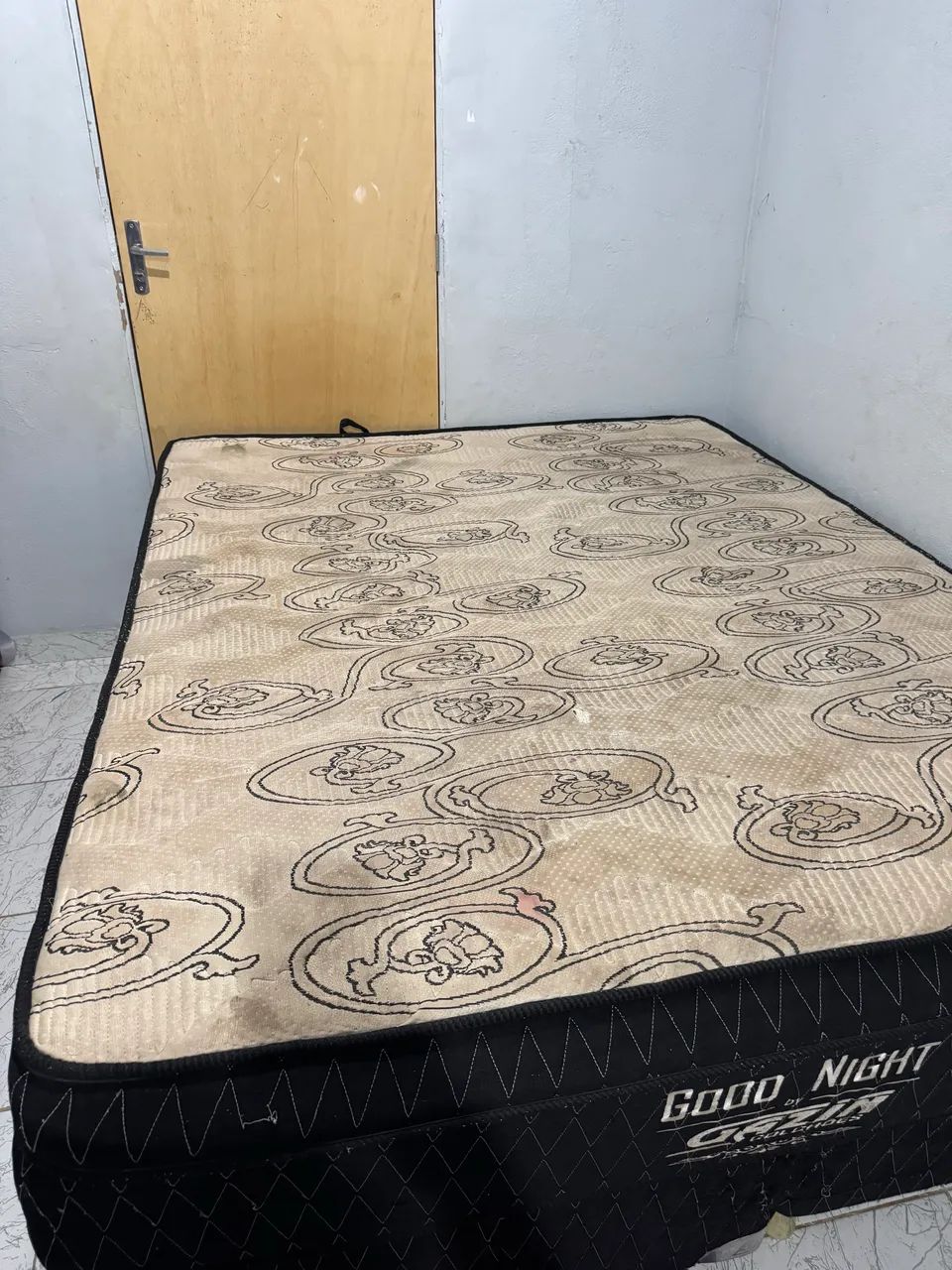 Cama box usada !