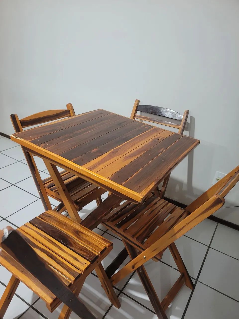 Mesa com 4 cadeiras  - Foto 4