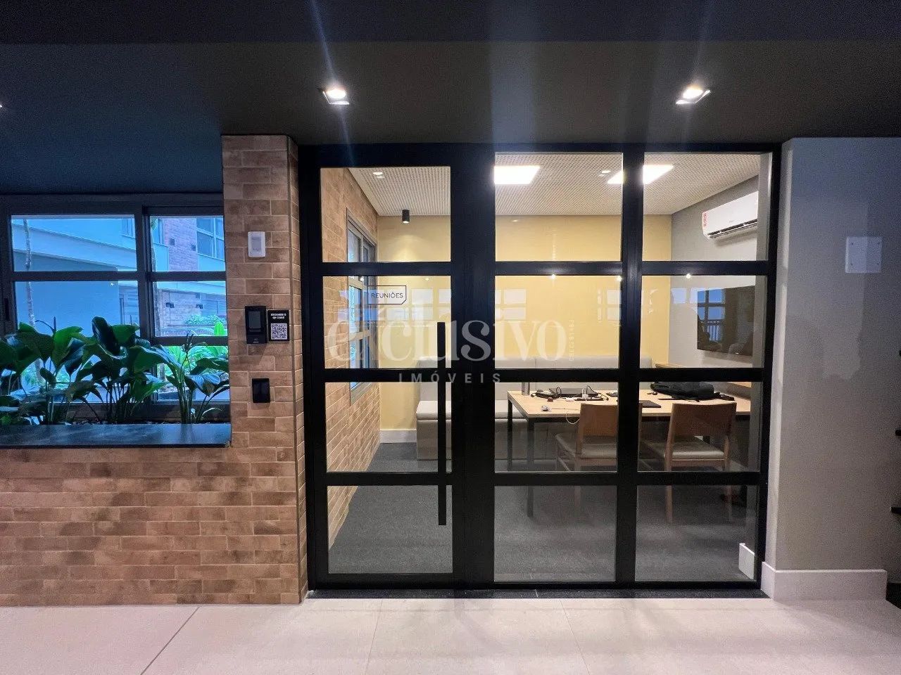 Studio em andar alto e sol da manhã no condomínio D/Nex - Foto 4
