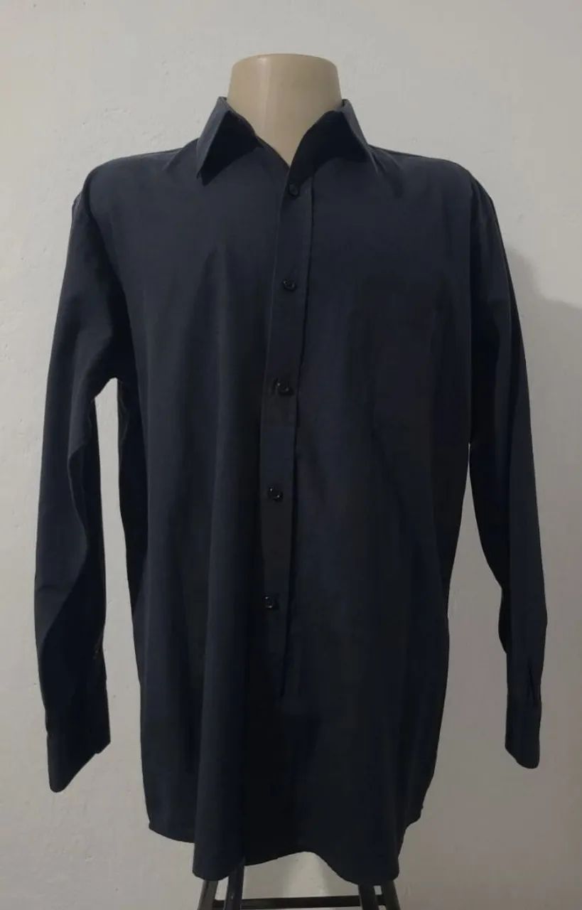 Camisa social Preta tamanho G, bonita, elegante, original, bem confortável, tecido macio. 