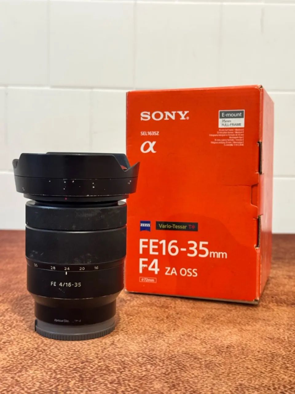 Lente Sony Zeiss FE 16-35mm F4 ZA OSS SEL1635Z + filtro + caixa