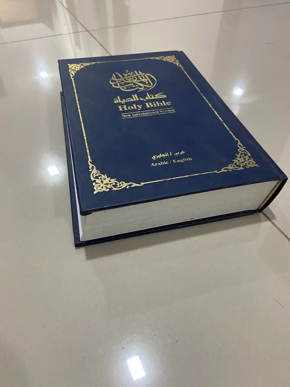 Bíblia bilíngue inglês e árabe  - Foto 3