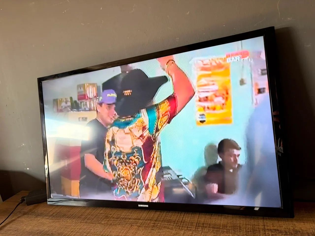 Televisão 32 polegadas smart com controle ((ENTREGO GRATIS)) - Foto 5