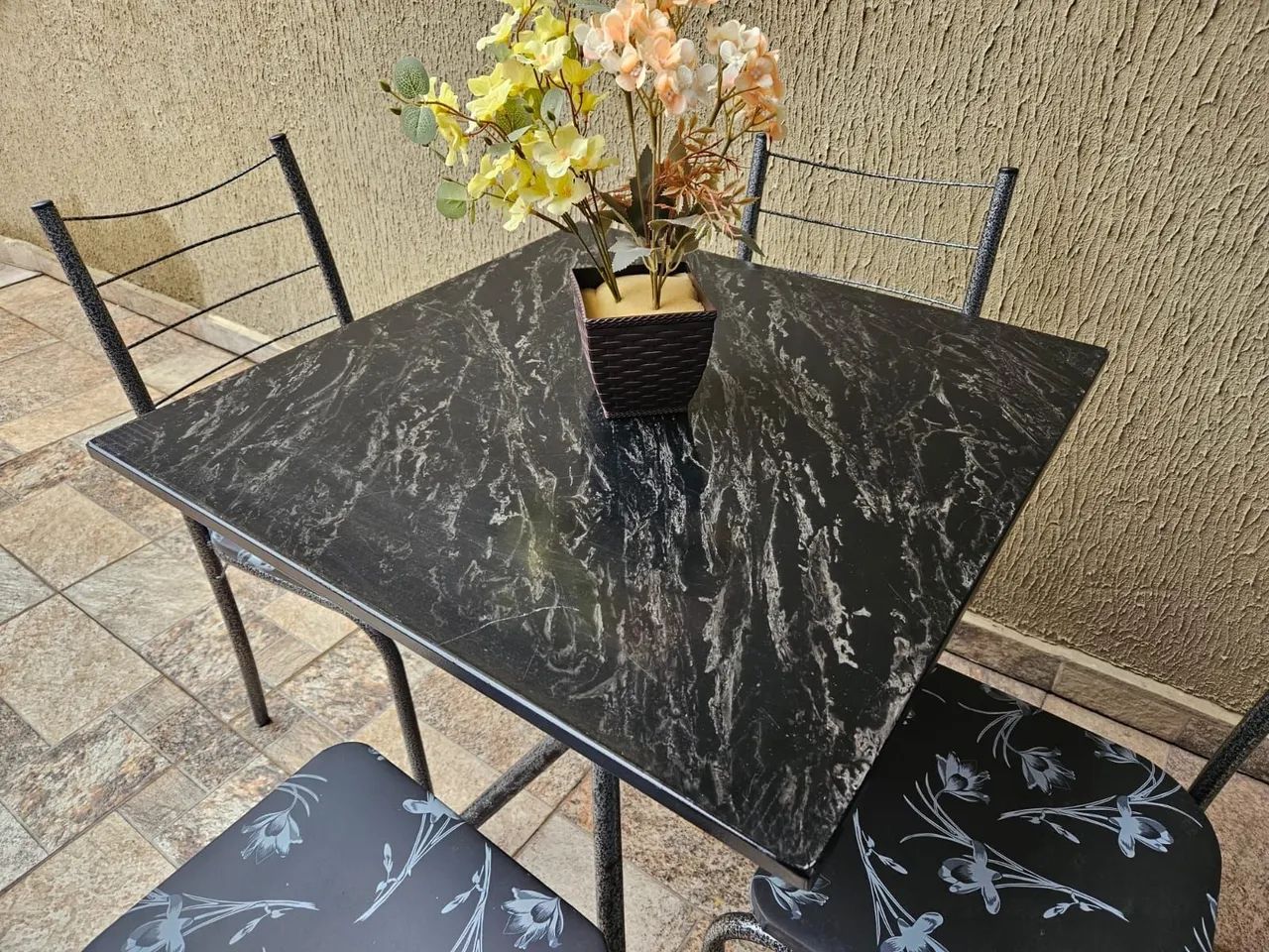 Mesa com 4 cadeiras, Entrego também!!