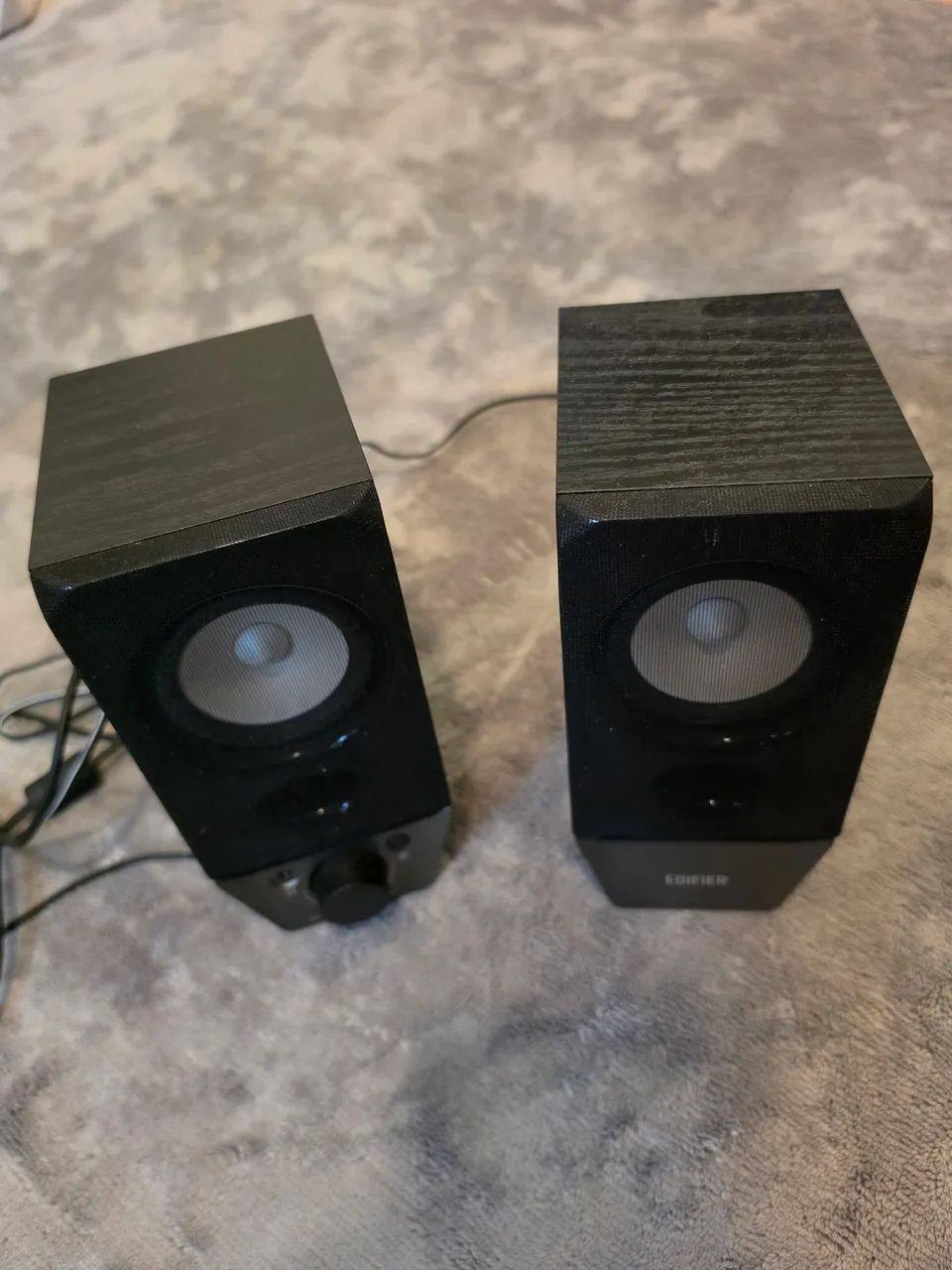 Caixa de Som Edifier R19BT 2.0 - 4W RMS (Bluetooth)
