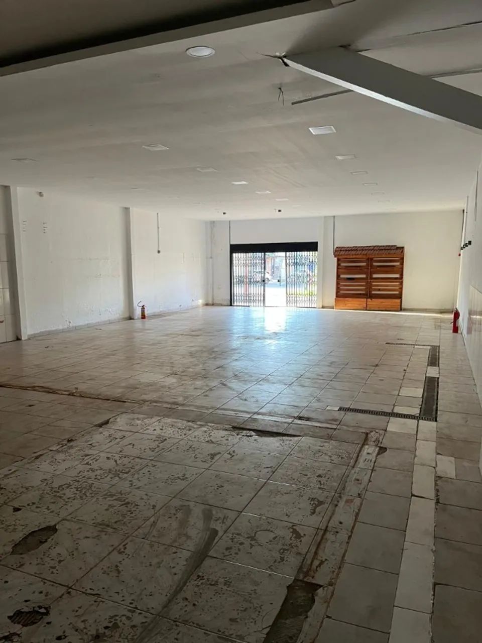 Prédio comercial com 250m² + apartamento, em Alvorada - Foto 4