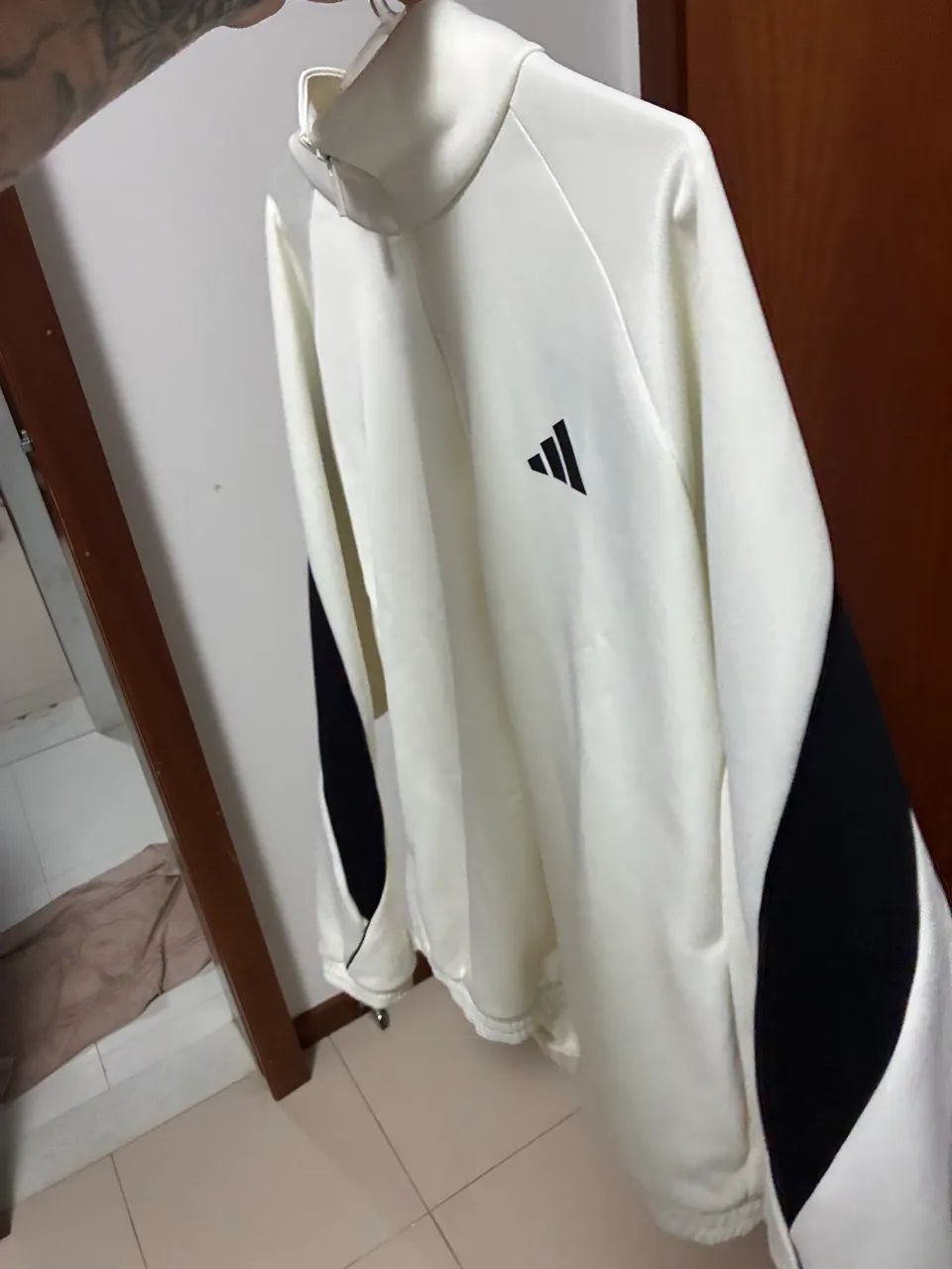 Casaco Adidas branco com listra preta - Foto 3