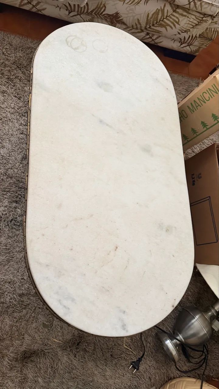 Mesa de Centro Antiga com Tampo de Mármore e Base em Metal Trabalhado