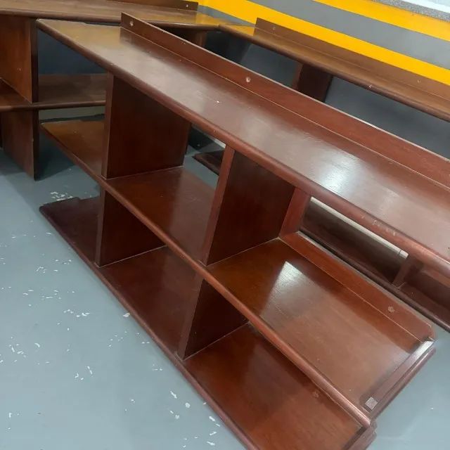 Vendo PRATELEIRAS/EXPOSITORES COMERCIAIS EM MADEIRA MACIÇA - Foto 2