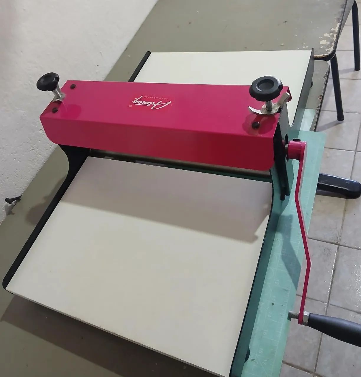 Máquina de corte e vinco artmarq (com 11 facas de corte e vinco)