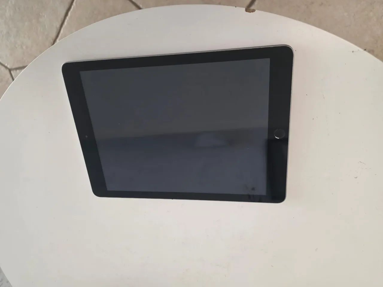 Ipad 5a Geração 32GB Cinza (inclui carregador) - Foto 2