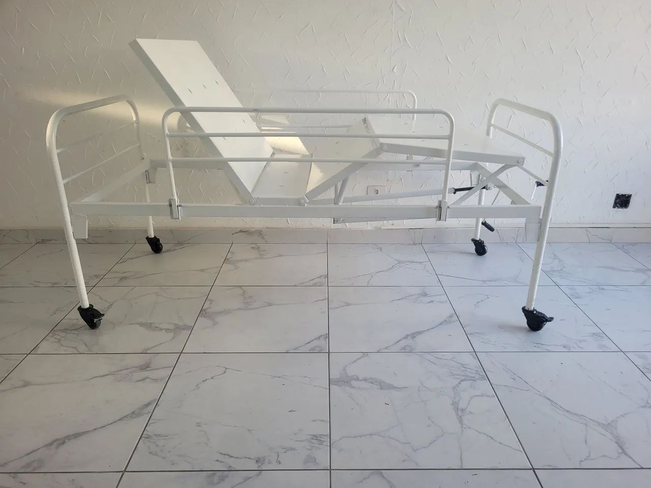 Cama hospitalar manual com 2 manivelas 