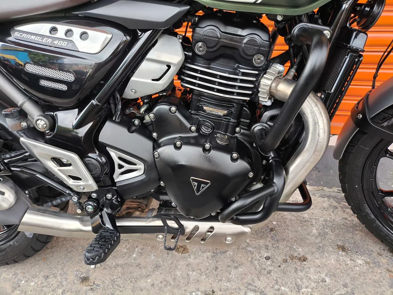 TRIUMPH SCRAMBLER 400X 2025 ABS COM 13 MIL KM  - Foto 9