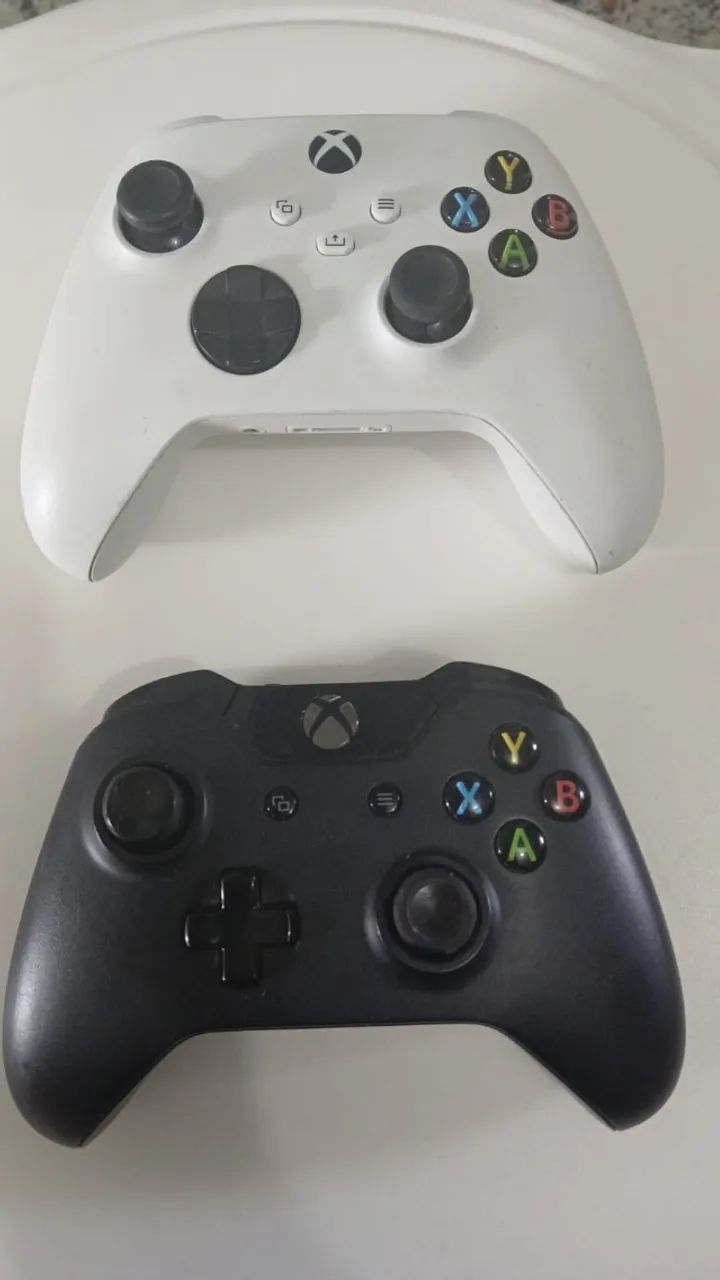 Xbox One Usado e com defeito + 2 controles em bom estado, funcionais. - Foto 2