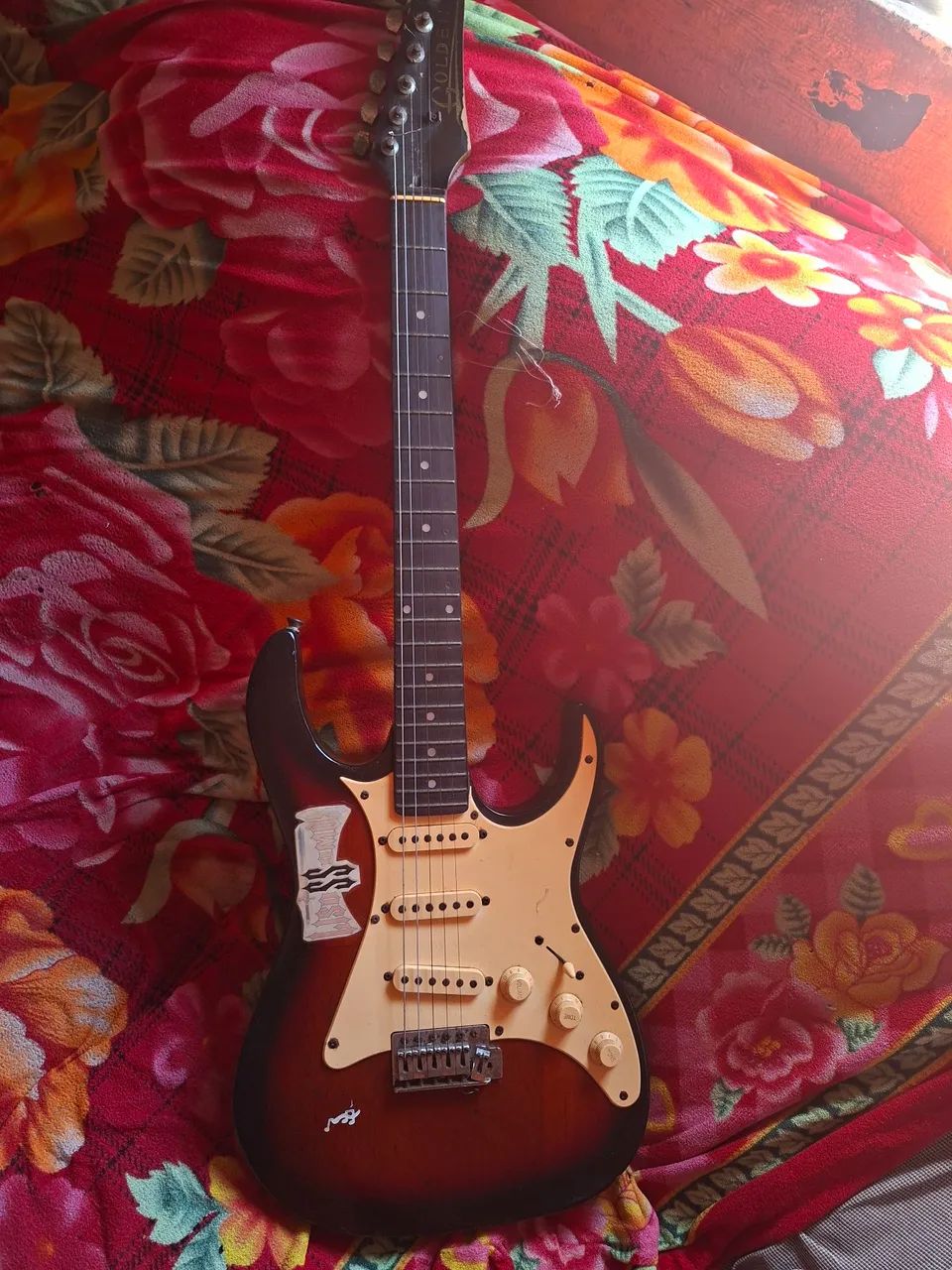 Guitarra De Marca Golde aceito troca em celular e da Samsung A15 5G ou outros  - Foto 5