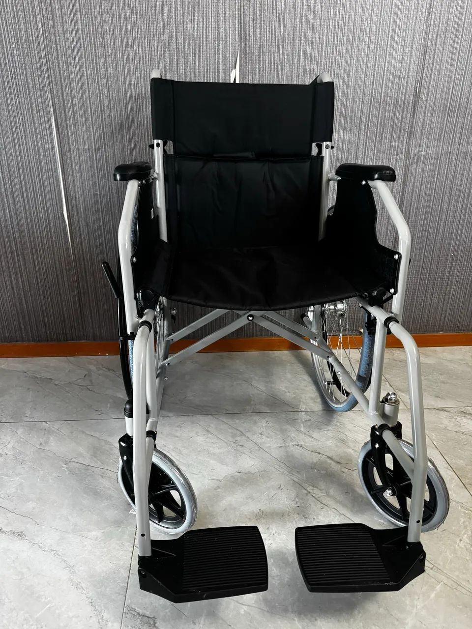 Cadeira de rodas D100 Dellamed  - Foto 3