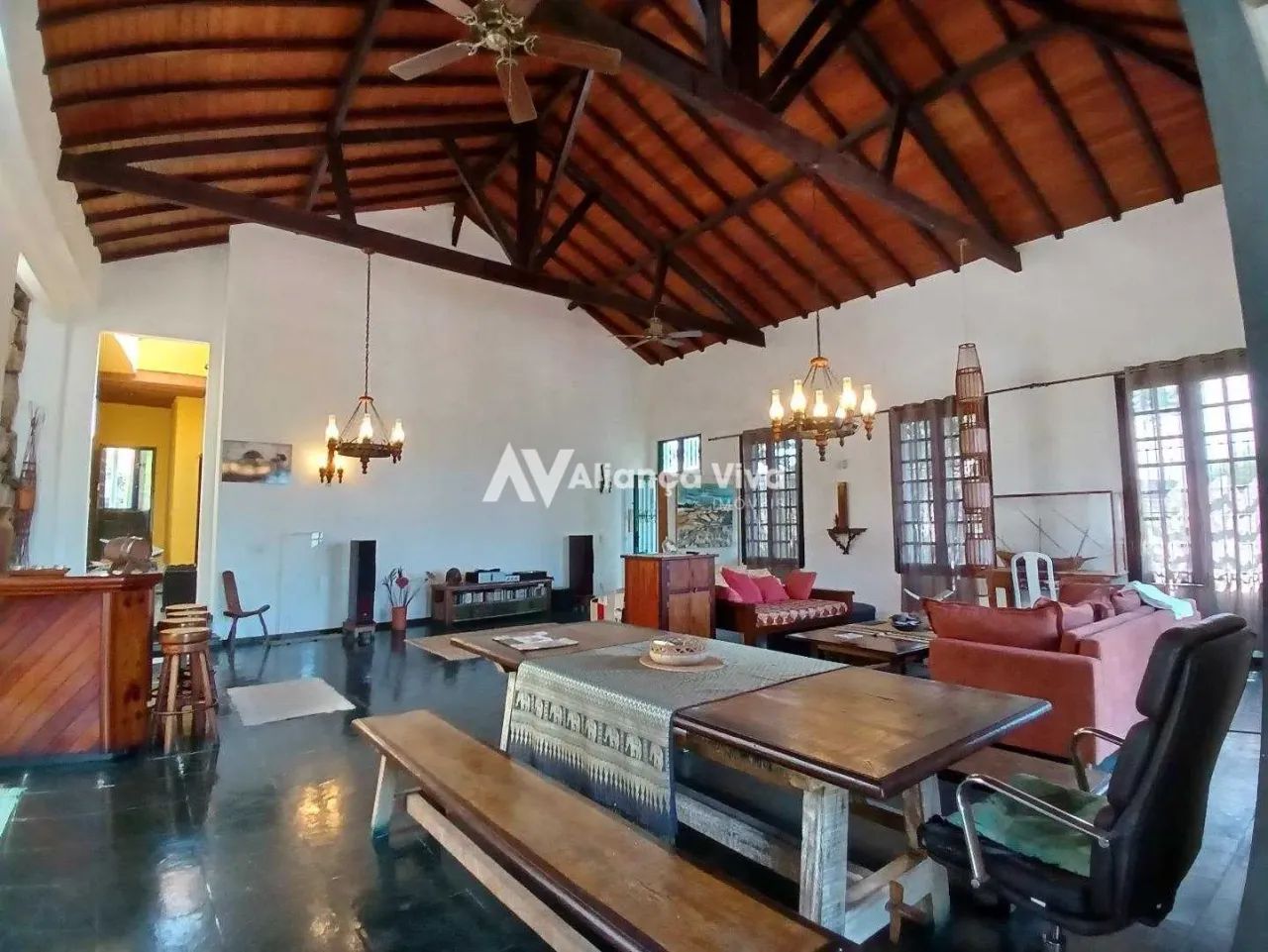 Catete | Casa 3 quartos, sendo 2 suites