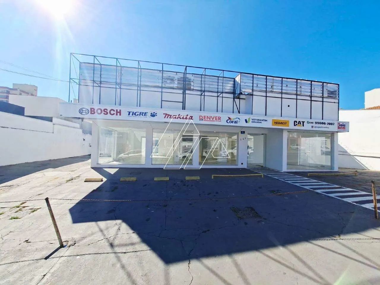 Salão para alugar com 300m² e 3 vagas no Centro  Marília/SP