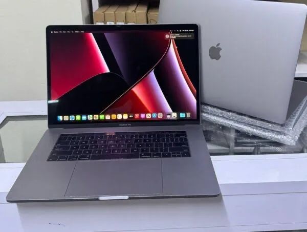 MacBook Pro 2017 i7 16 GB RAM 512GB Ssd 15? - Foto 3