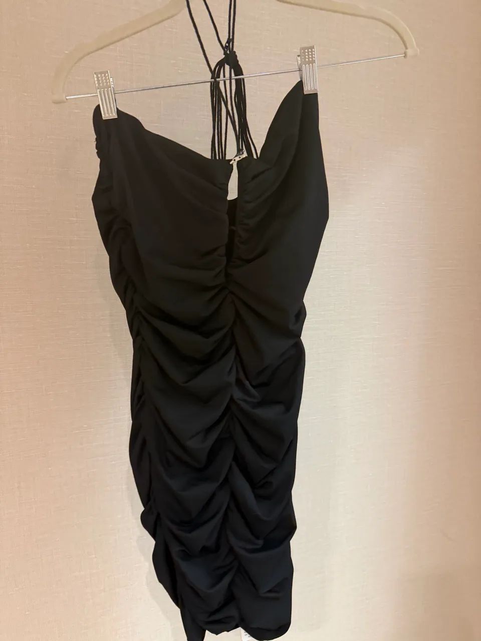 Vestido preto drapeado