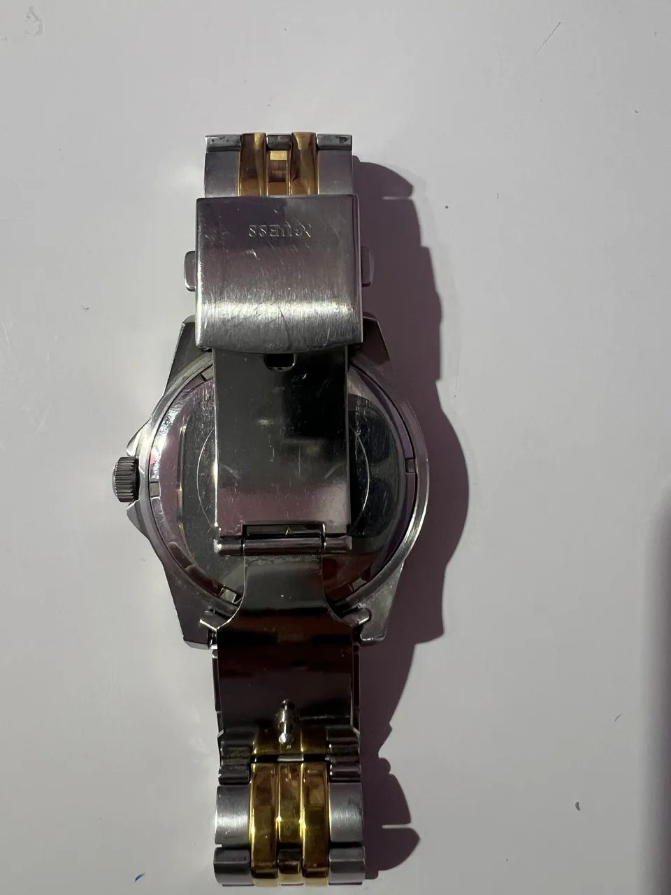 Relógio GUESS bicolor aço/prata com detalhes dourados - Foto 3