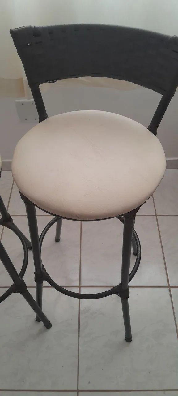 Vendem-se duas banquetas super conservadas - Foto 3
