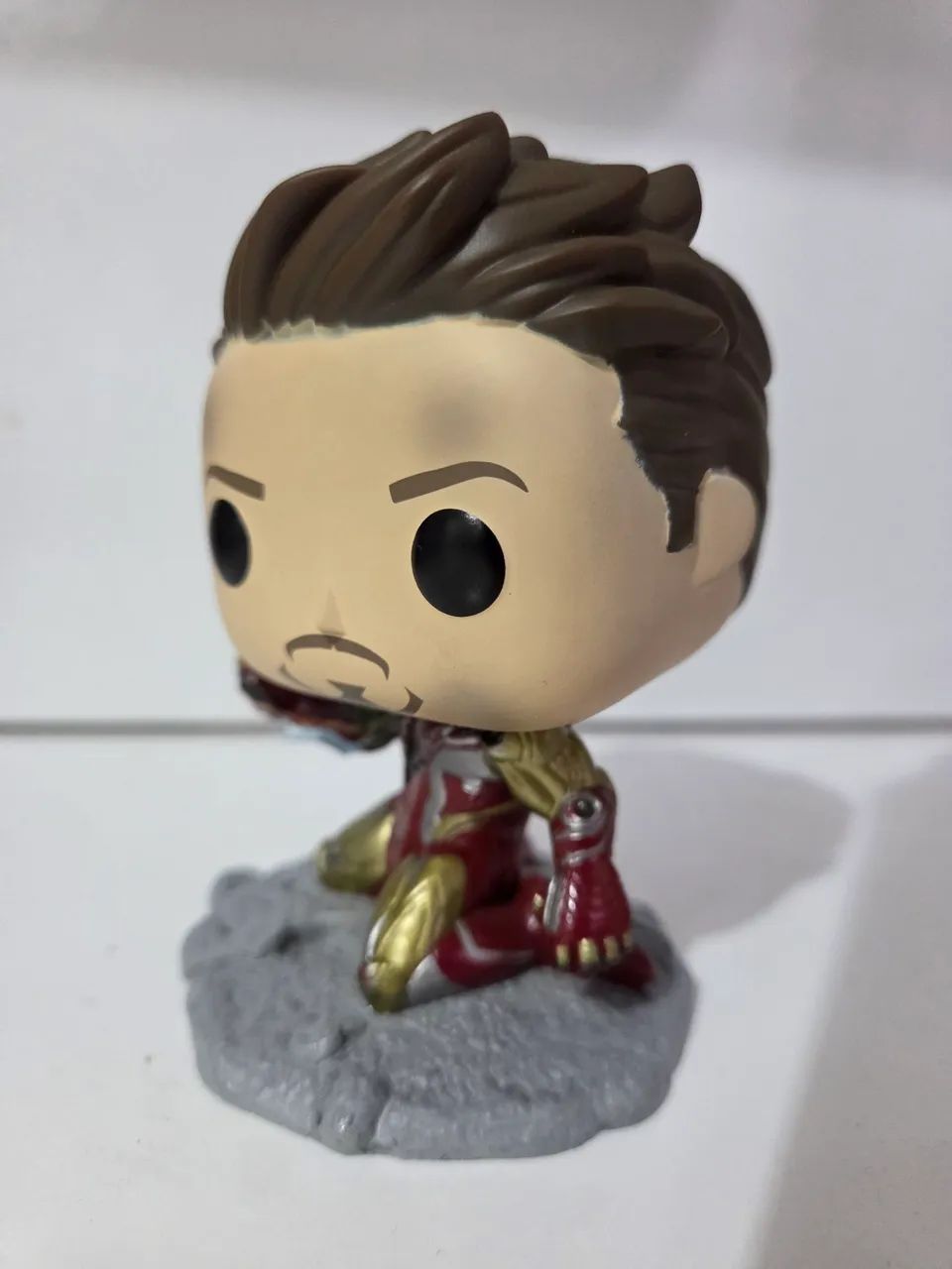 Iron Man - Funko Pop #580 - 'I Am Iron Man" (Glow-in-the-Dark) - Homem de Ferro  - Foto 3