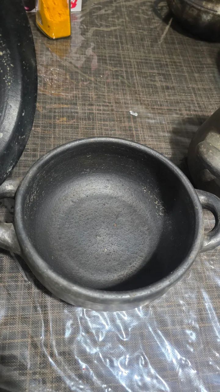 Vendo panelas de barro.