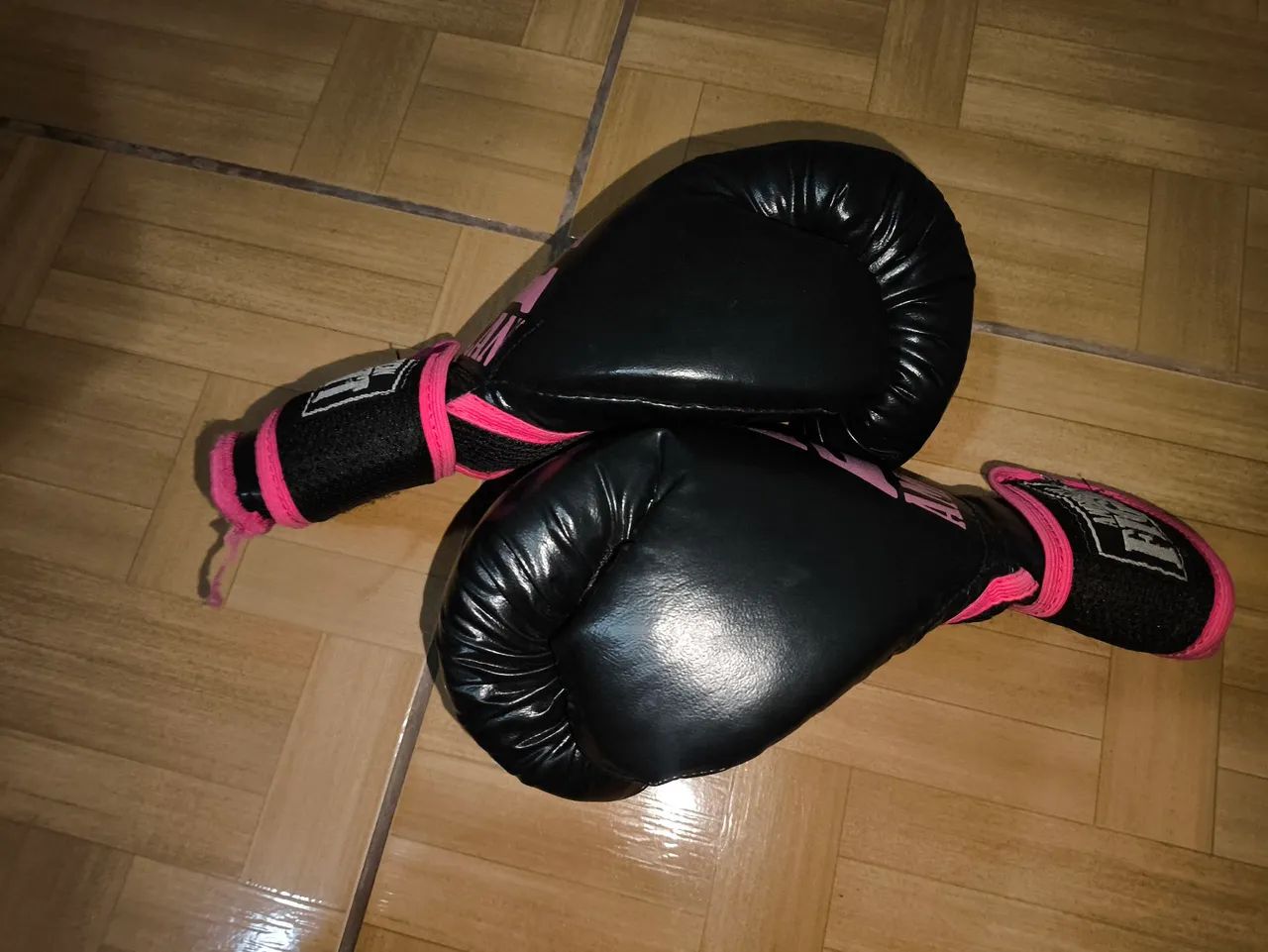 par de luvas de boxe rosa - Foto 3