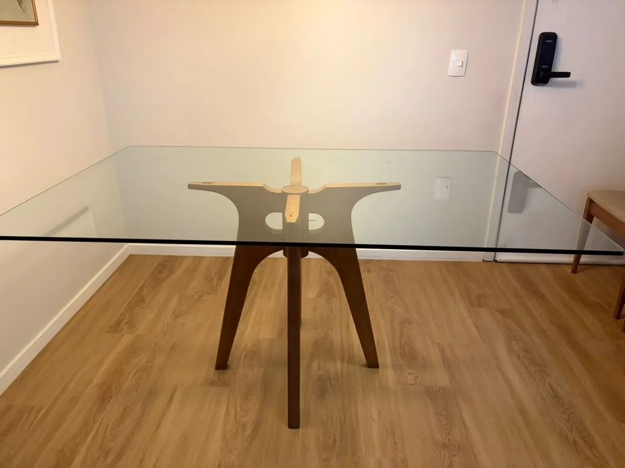 Mesa de jantar 1,60 x 1,10m com tampo de vidro  - Foto 5