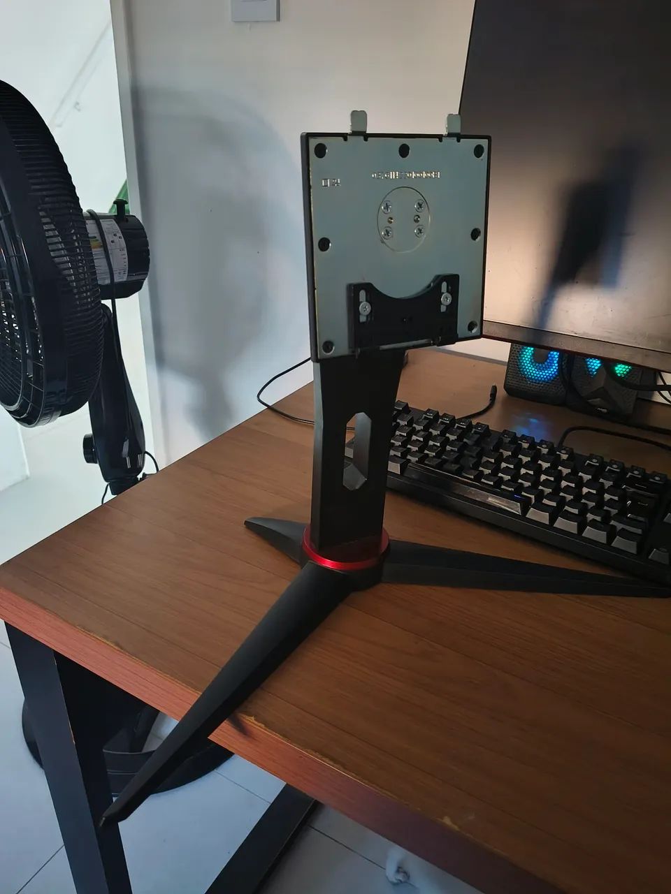 Monitor AOC com braço articulado  - Foto 4