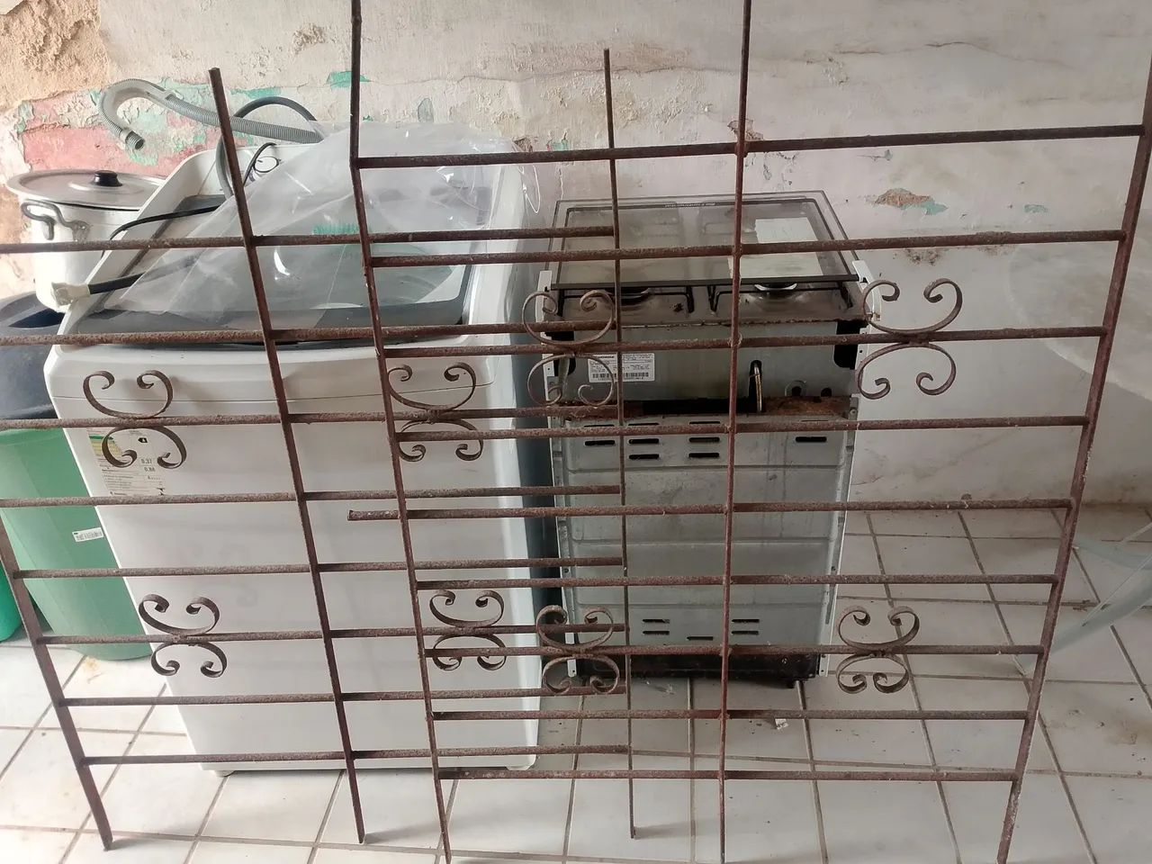  2 Grades de ferro para janela.