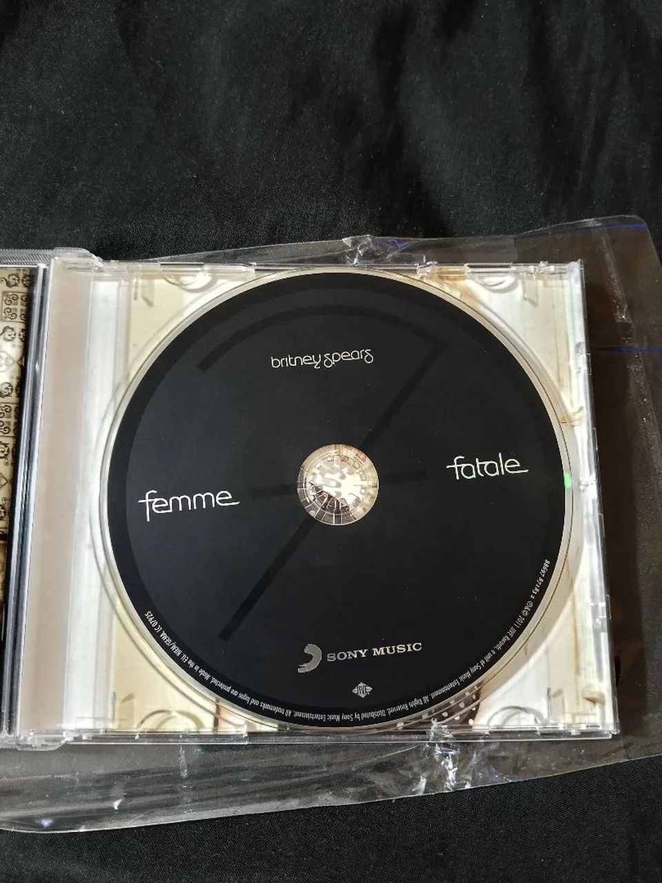 Britney Spears Femme Fatale europeu. - Foto 2
