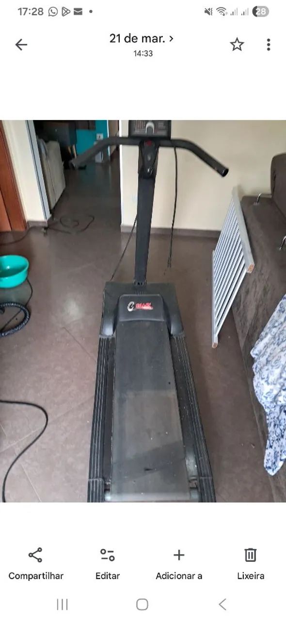 Esteira caloi funcionando. Necessita de alguns reparos