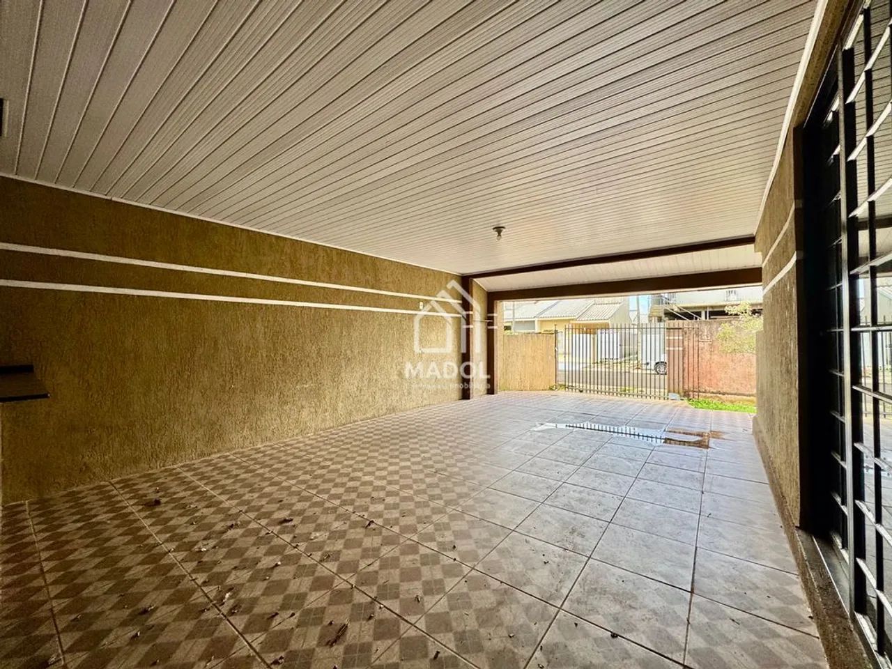 Casa de esquina com quintal para locação | Uvaranas | R$ 2.100,00 - Foto 2