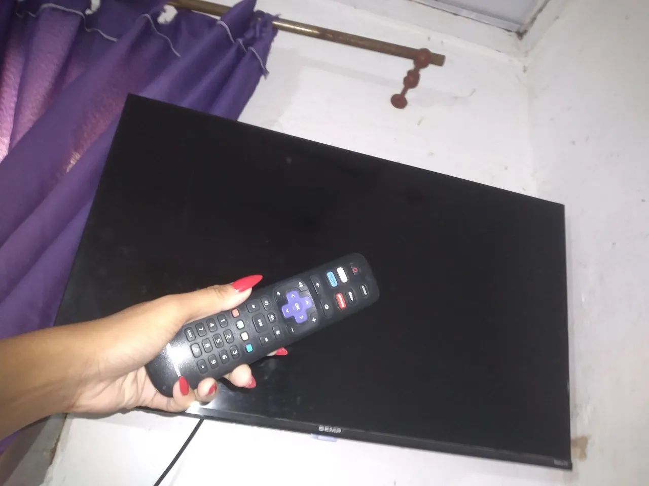 TV smart 32 polegadas acompanha  controle da própria 