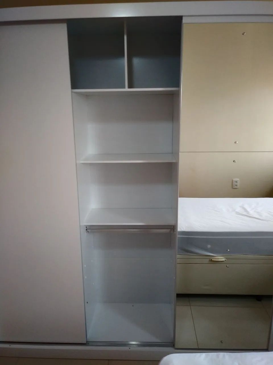 Guarda roupas espelhado  - Foto 4