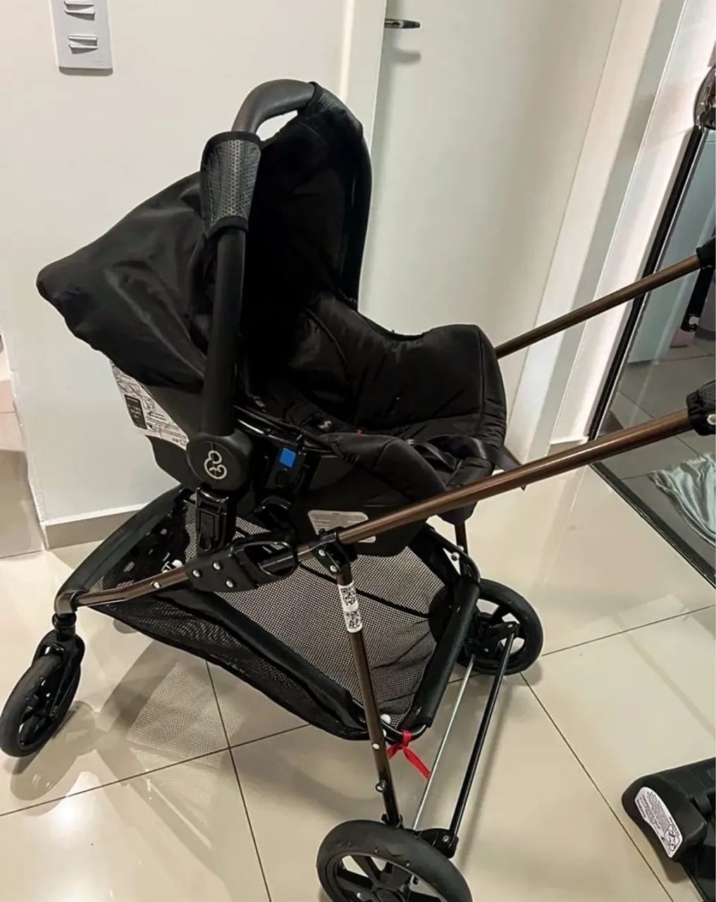 Carrinho de bebê moseis + bebê conforto