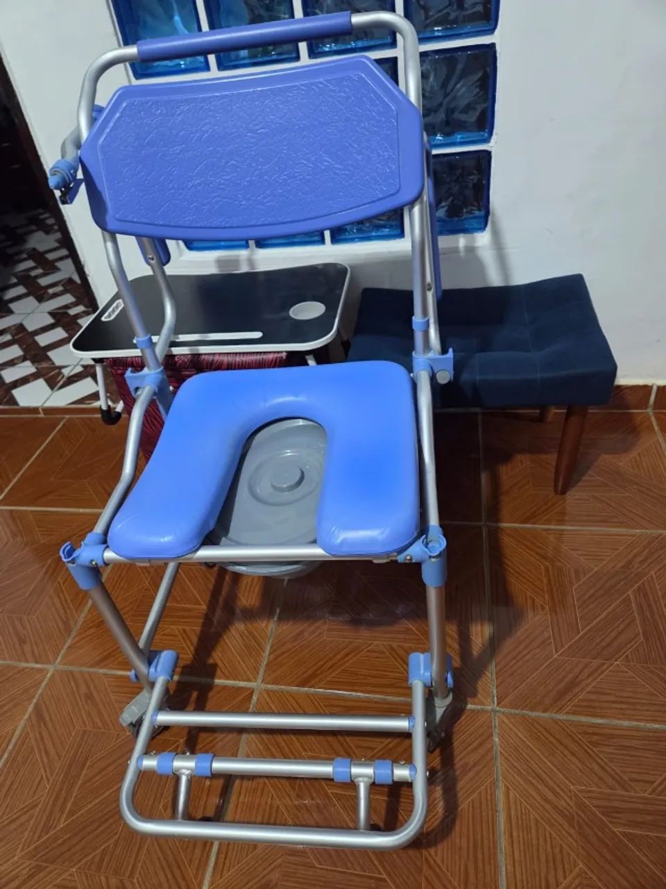 Cadeira de banho Dellamed + roda extra - Foto 3