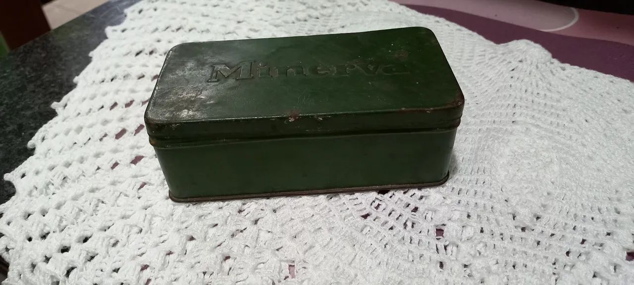 Lata Antiga da Marca Minerva  cor Verde   - Foto 2