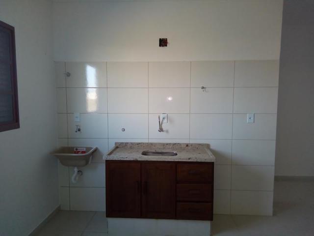 Kitinete nova, espaçosa e bem localizada. - Foto 4