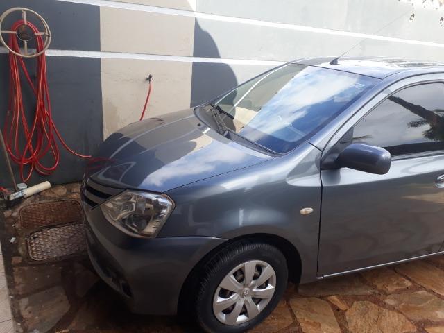 Vendo lindo etios sedã 1.5 muito novo, este carro está em excelente estado de conservação - Foto 8