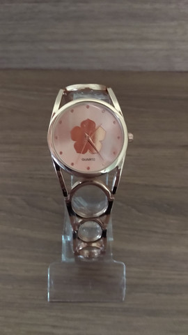 Relógio feminino dourado rose gold