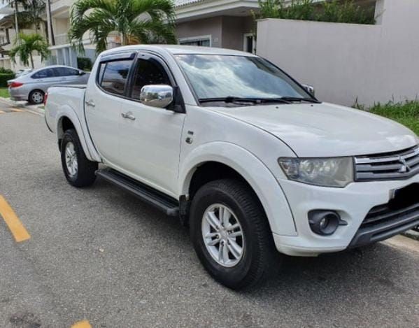 VENDE-SE UMA MITSUBISHI L200