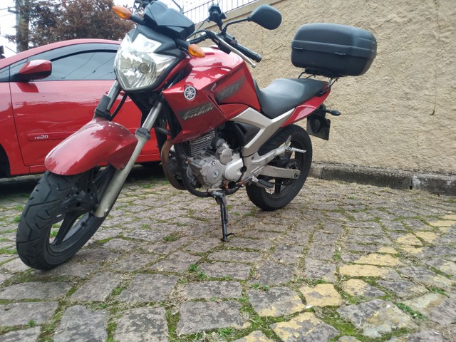 YAMAHA FAZER YS250 2010/2011 COM ACESSÓRIOS E CAPACETES